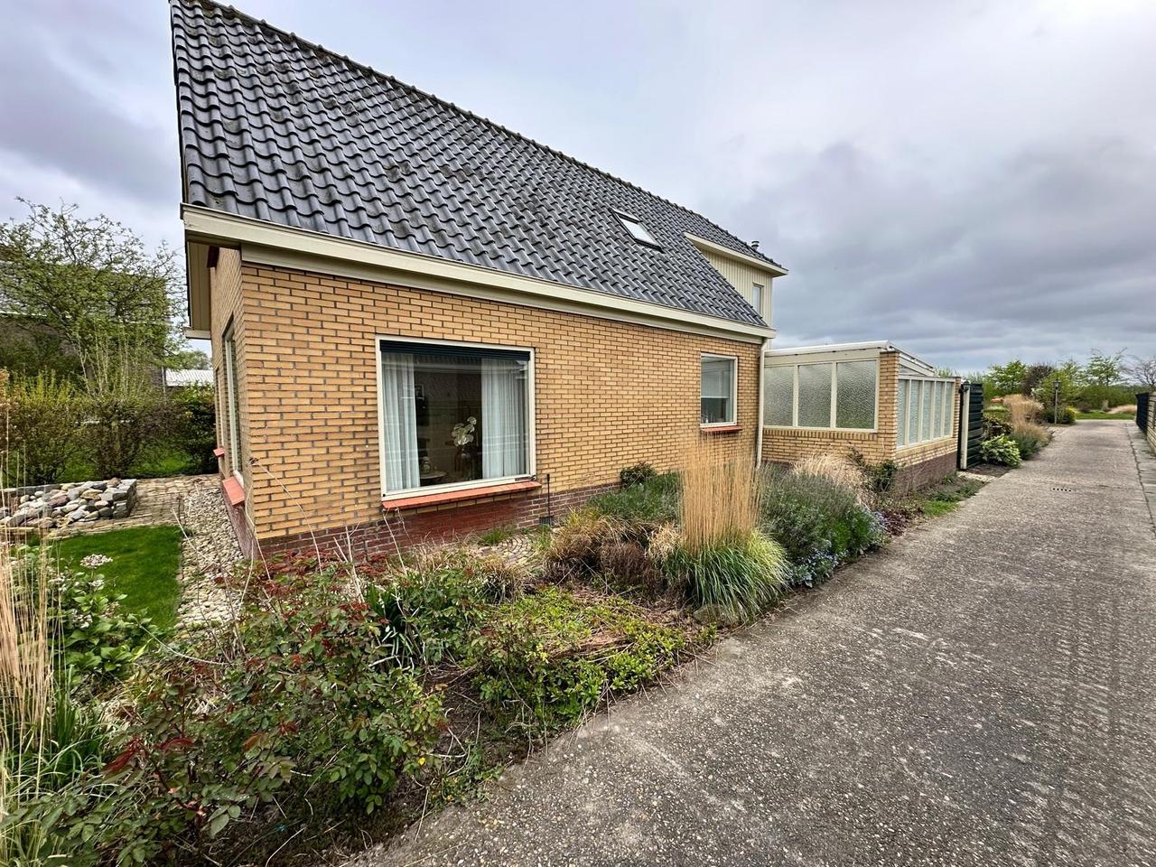 Detached living by the water in Zwaagdijk - Image 27