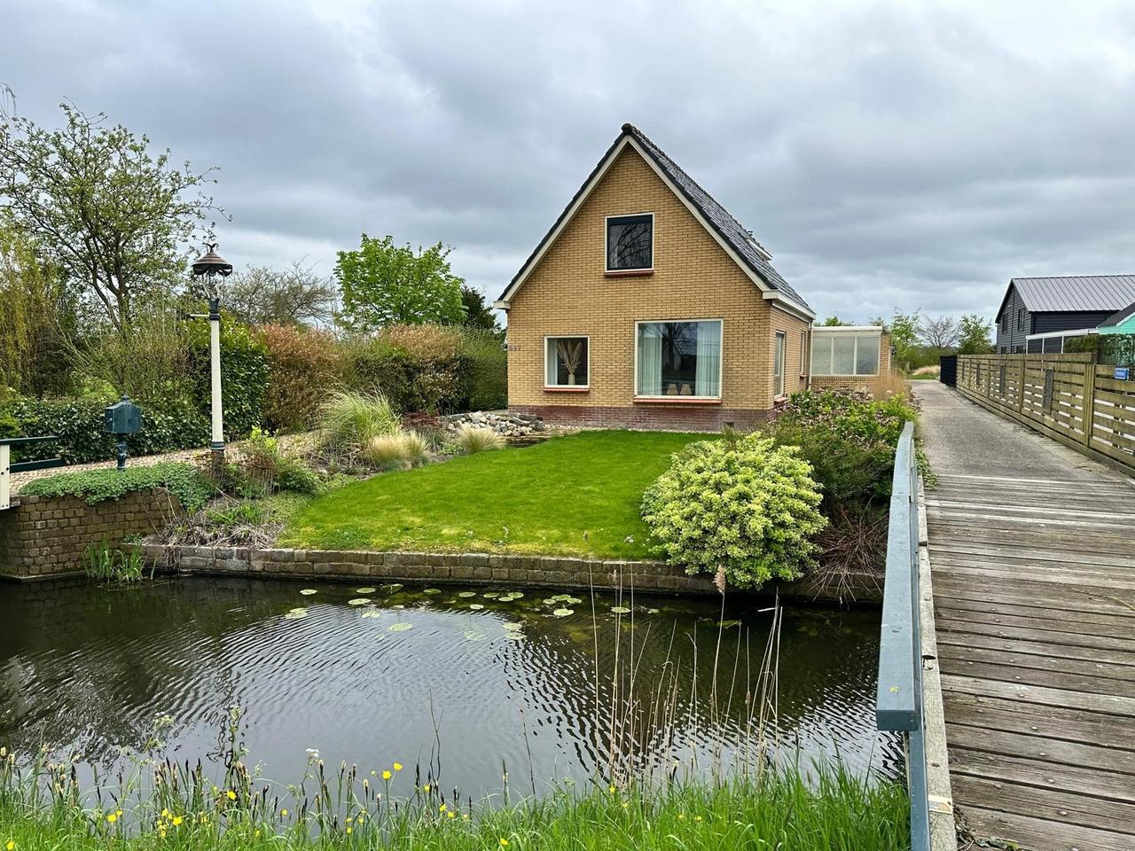 Detached living by the water in Zwaagdijk - Image 28