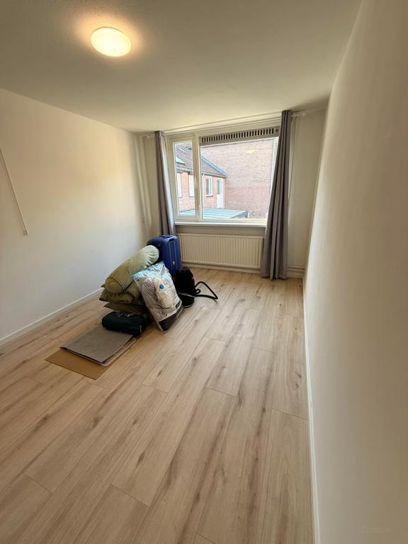 Vier slaapkamers en tuin in De Heeg - Afbeelding 6