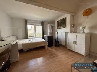 Bright 20 m² room with rooftop terrace