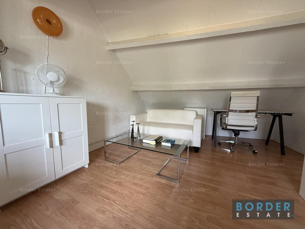 Bright 20 m² room with rooftop terrace - Image 2