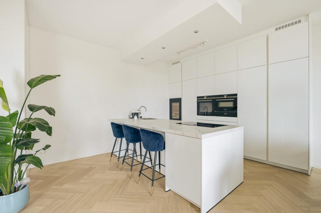 113 m², 3 Bedrooms on Amsterdam’s Zuidas - Image 11