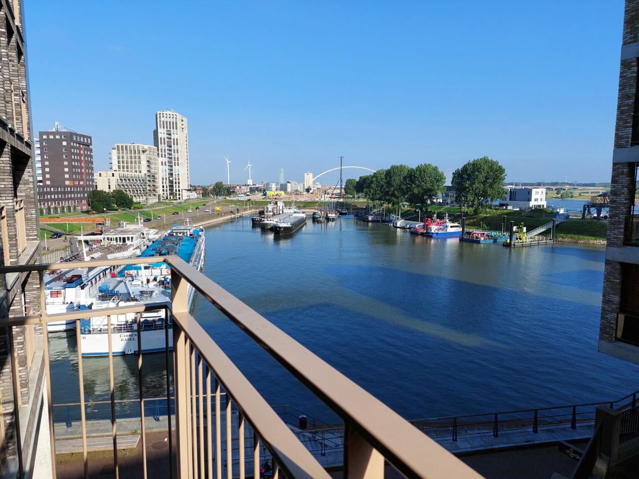 Ruim balkon met waterzicht in Nijmegen - Afbeelding 10