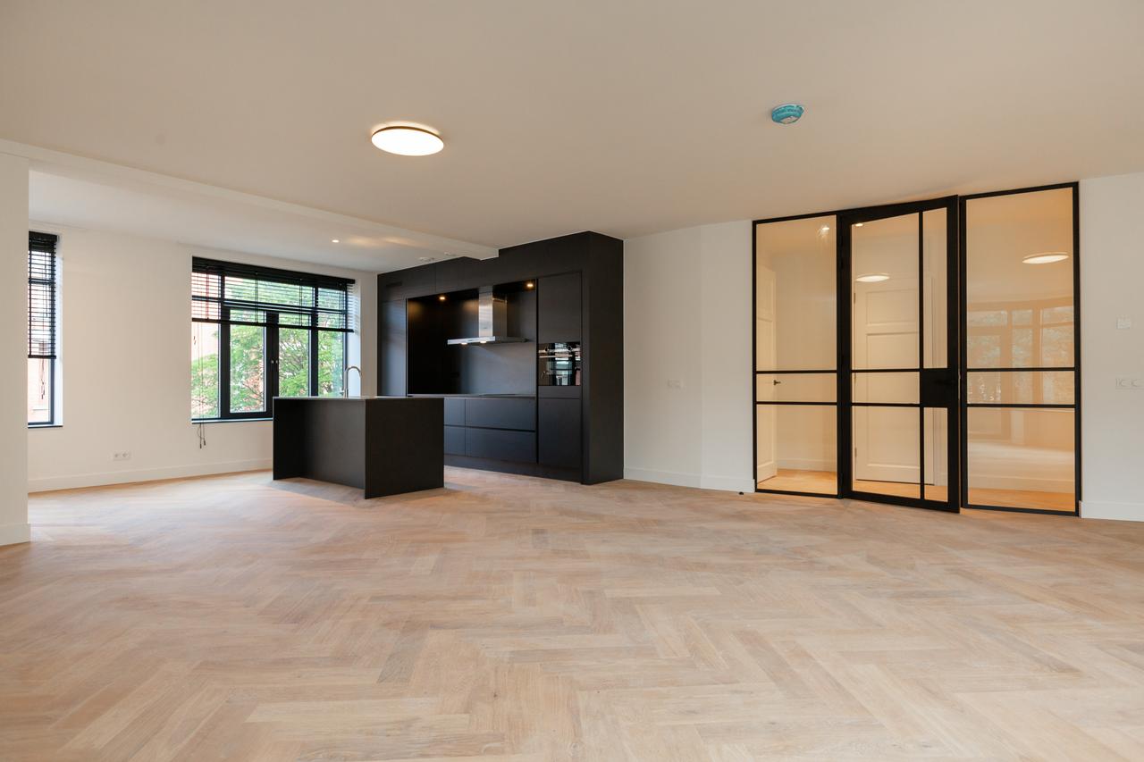 162 m² Living Between Park and Beach - Image 1