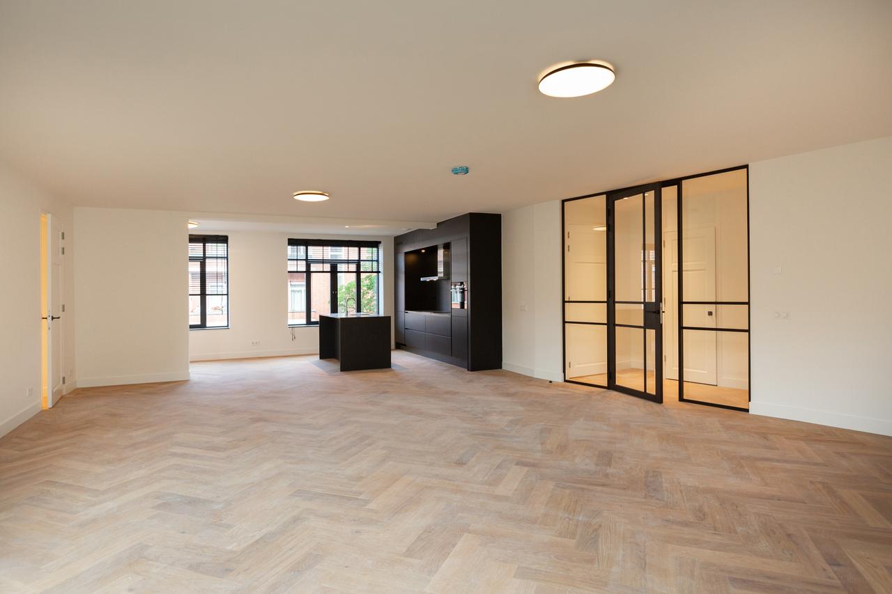 162 m² Living Between Park and Beach - Image 2