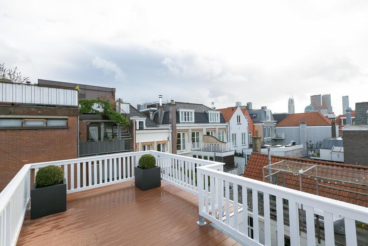 Sunny Roof Terrace on Denneweg - Image 33