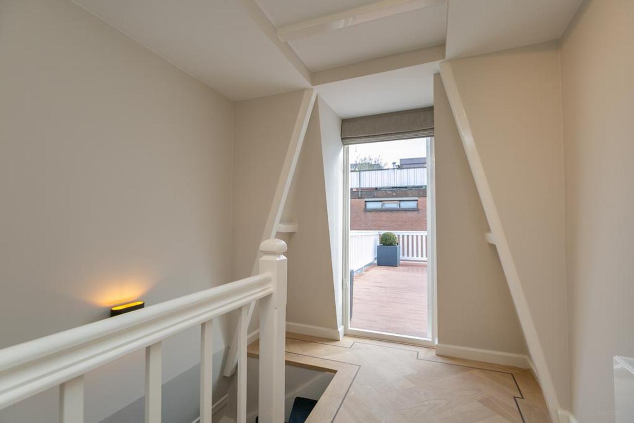 Sunny Roof Terrace on Denneweg - Image 39