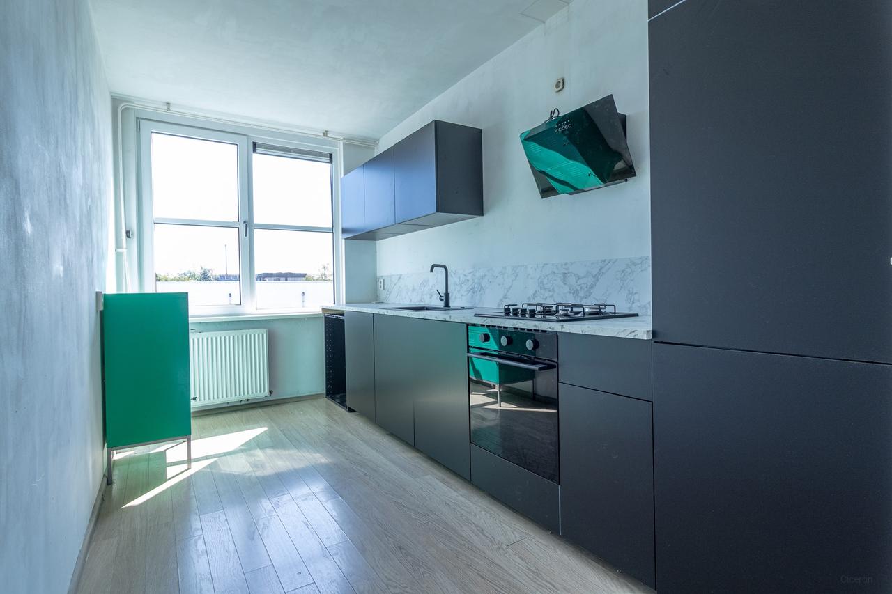 Bright Student Apartment with Sunny Balcony - Image 1