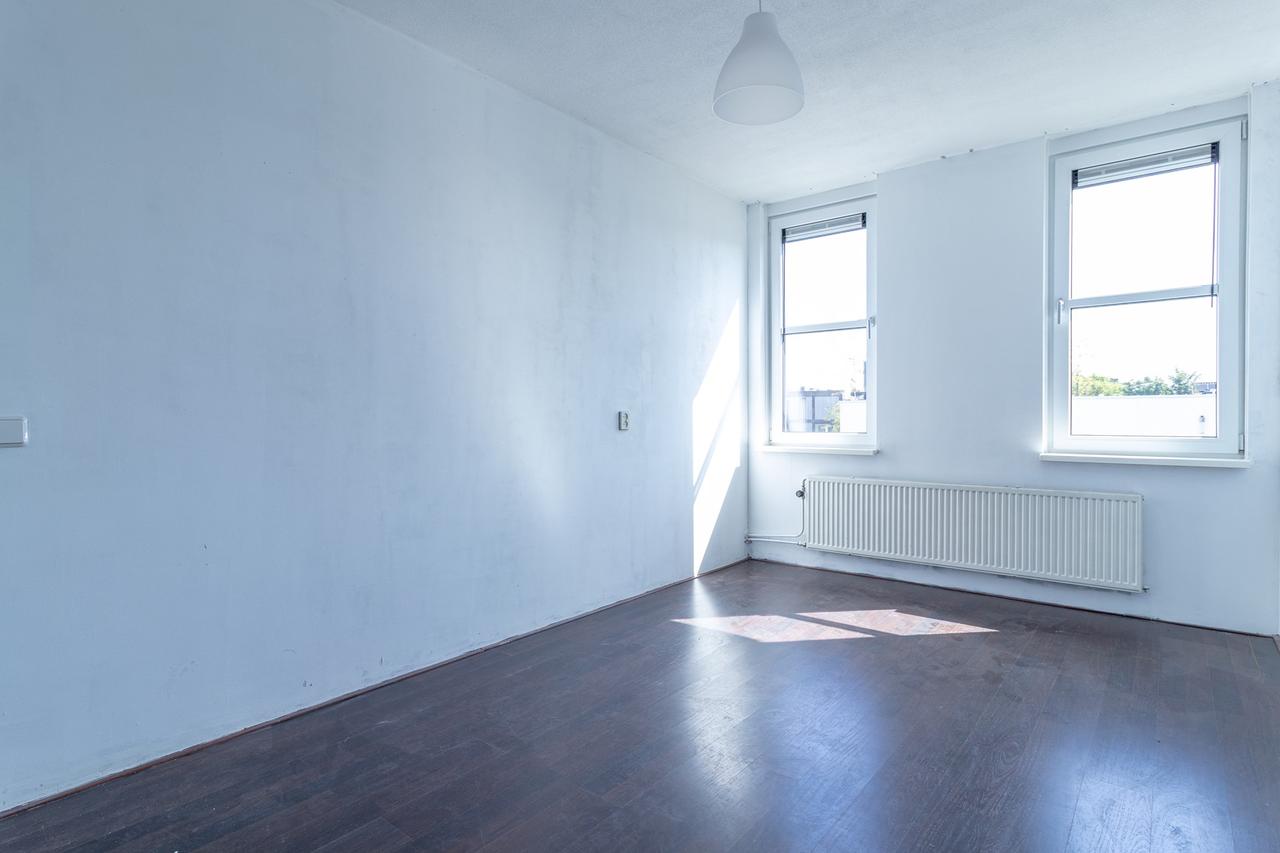 Bright Student Apartment with Sunny Balcony - Image 13