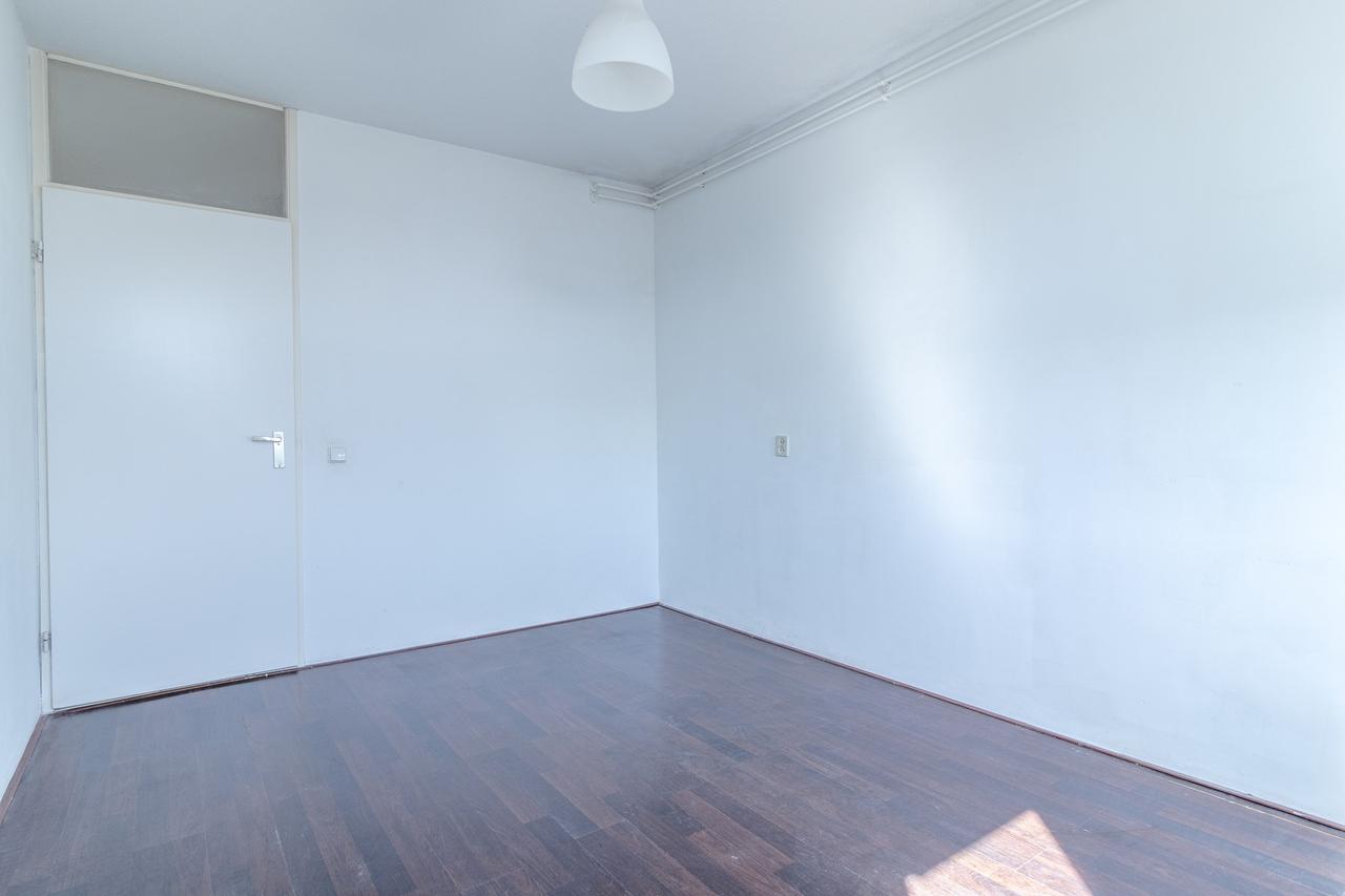 Bright Student Apartment with Sunny Balcony - Image 16