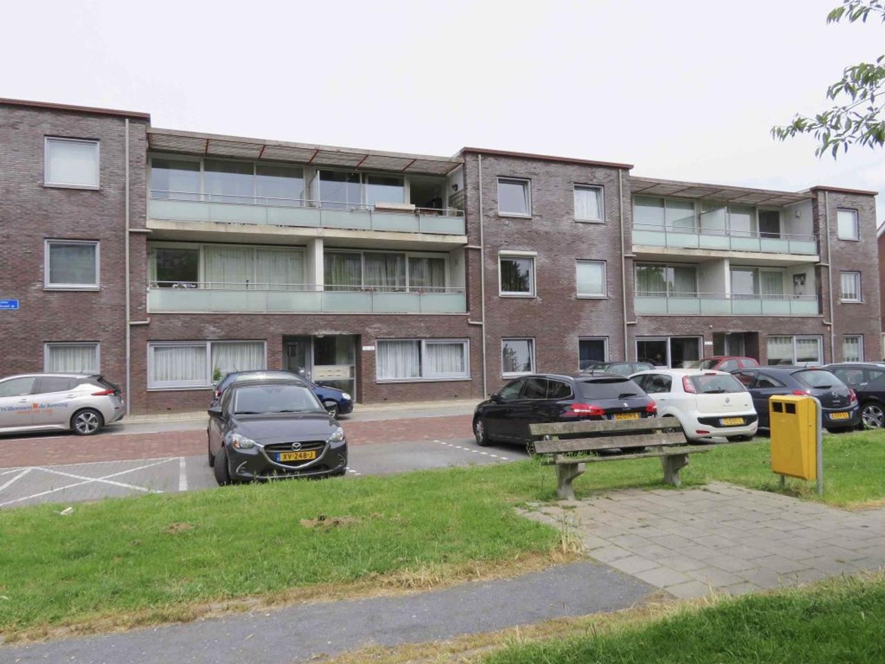 80 m² met zonnig balkon in Utrecht-Zuilen - Afbeelding 1