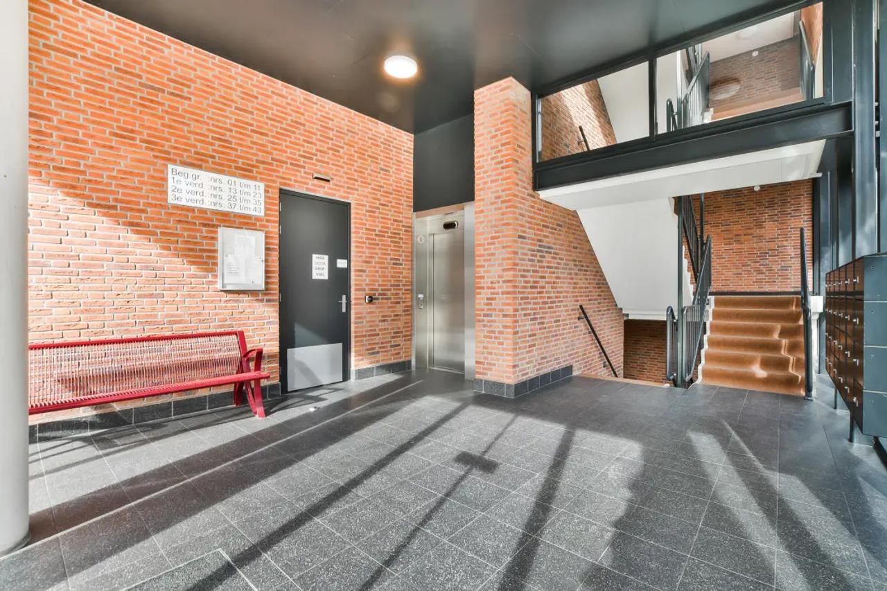 103 m² Living Space with Private Garage Space - Image 4