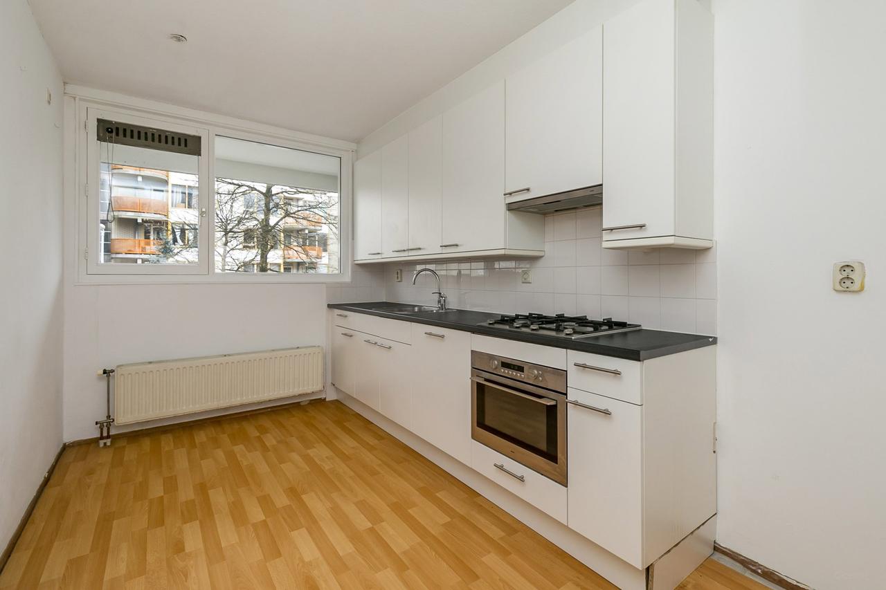 2 Bedrooms and Balcony in Frankendael - Image 4