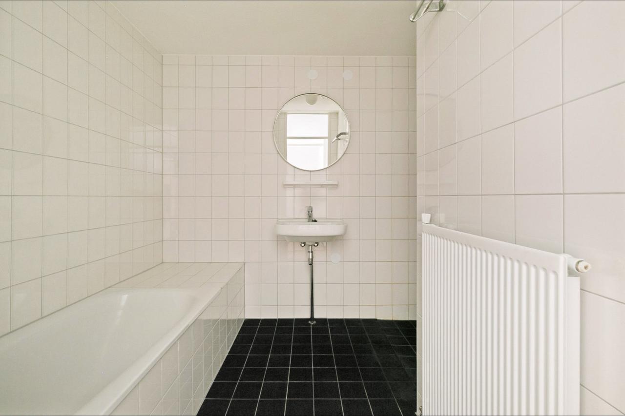 2 Bedrooms and Balcony in Frankendael - Image 8
