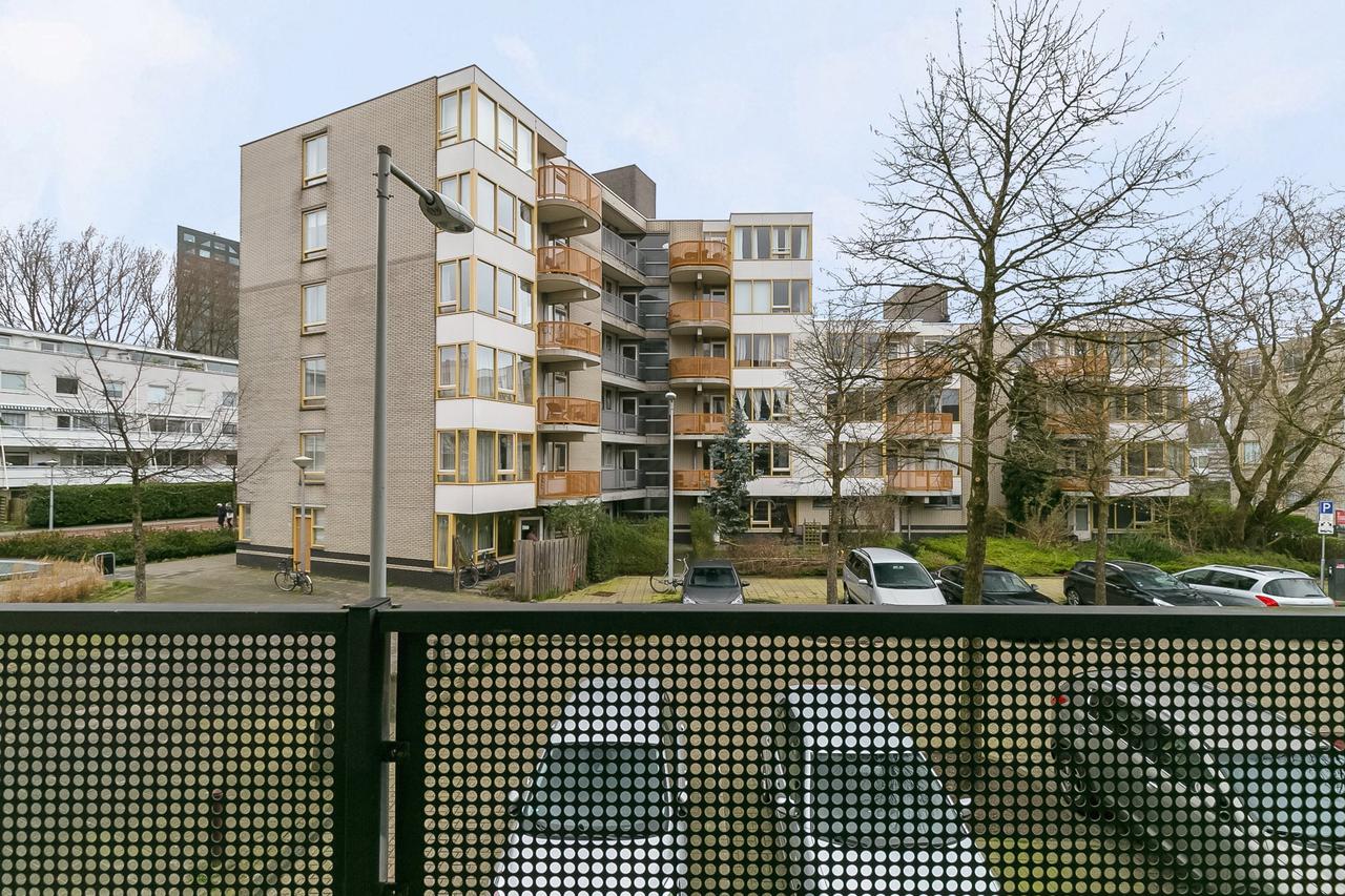 2 Bedrooms and Balcony in Frankendael - Image 9