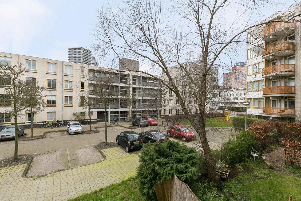 2 Bedrooms and Balcony in Frankendael - Image 10