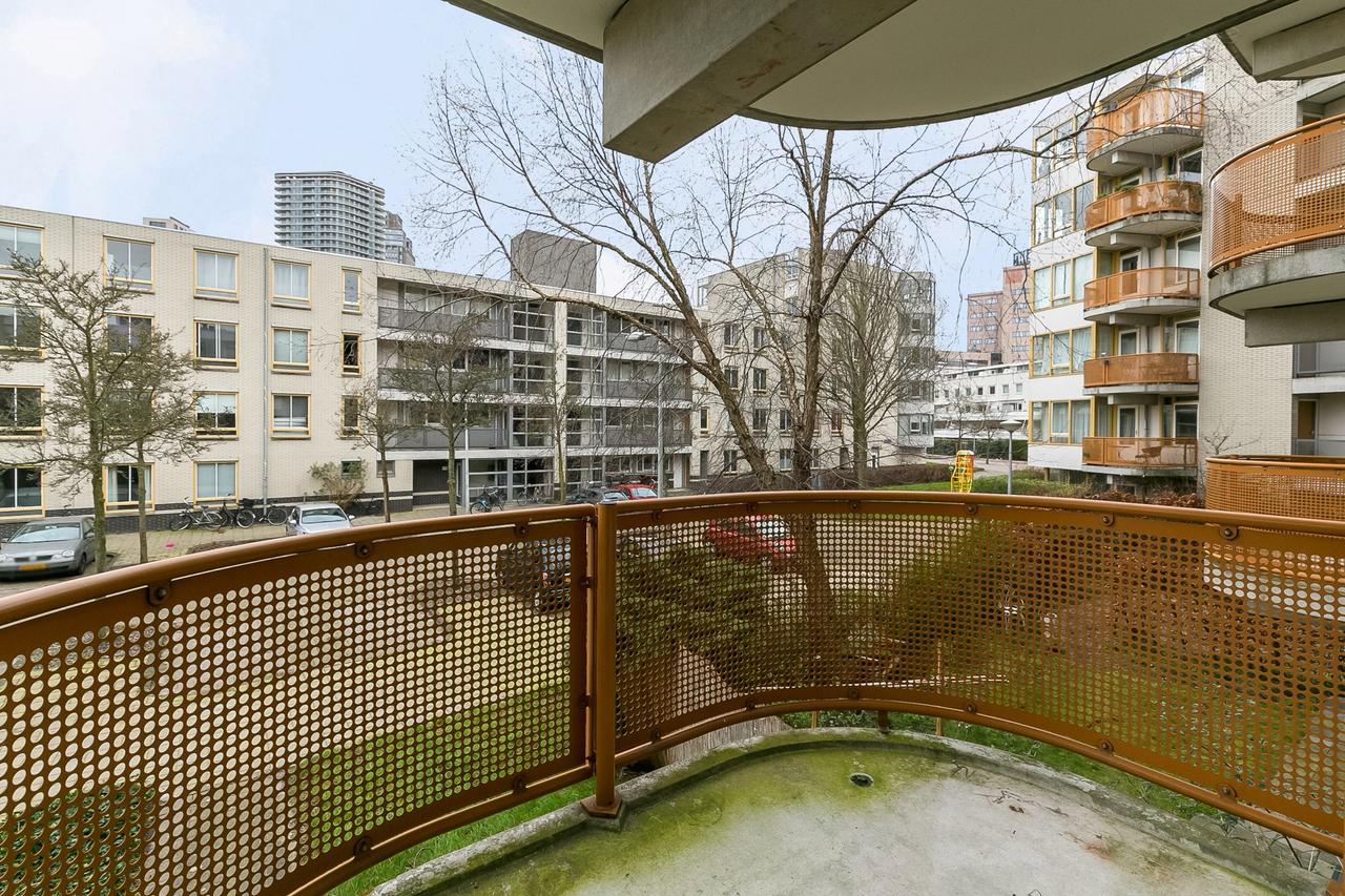 2 Bedrooms and Balcony in Frankendael - Image 11