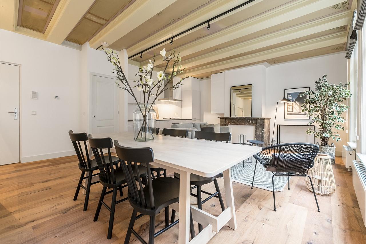 Peaceful Living on the Singel in Amsterdam - Image 3