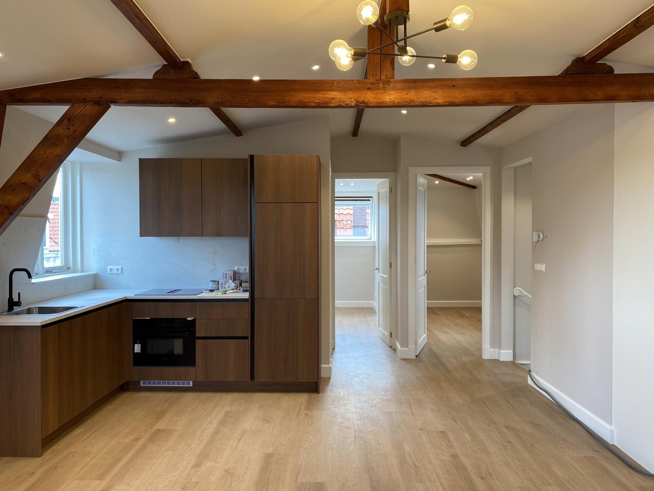 Renovated top-floor flat for 2 students - Image 4