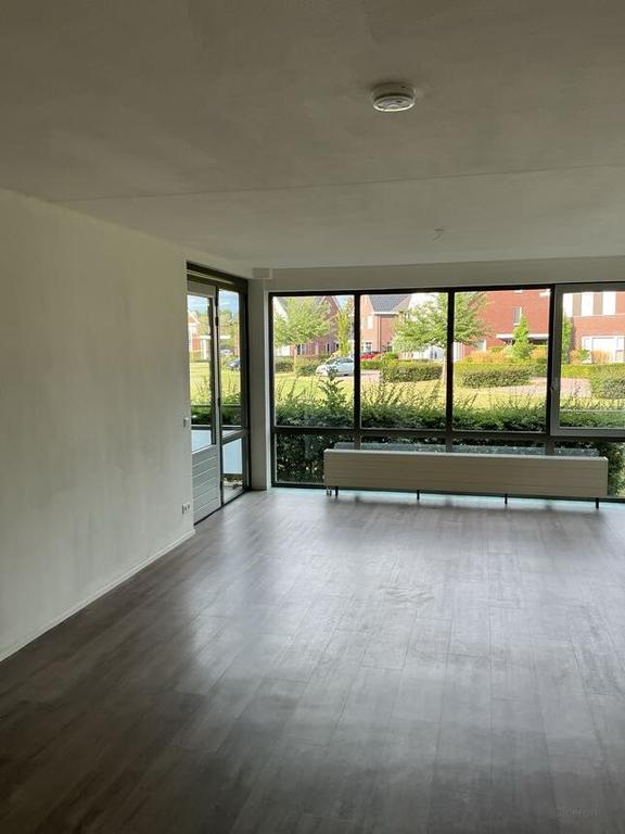 Energy-efficient 55+ apartment with balcony - Image 3