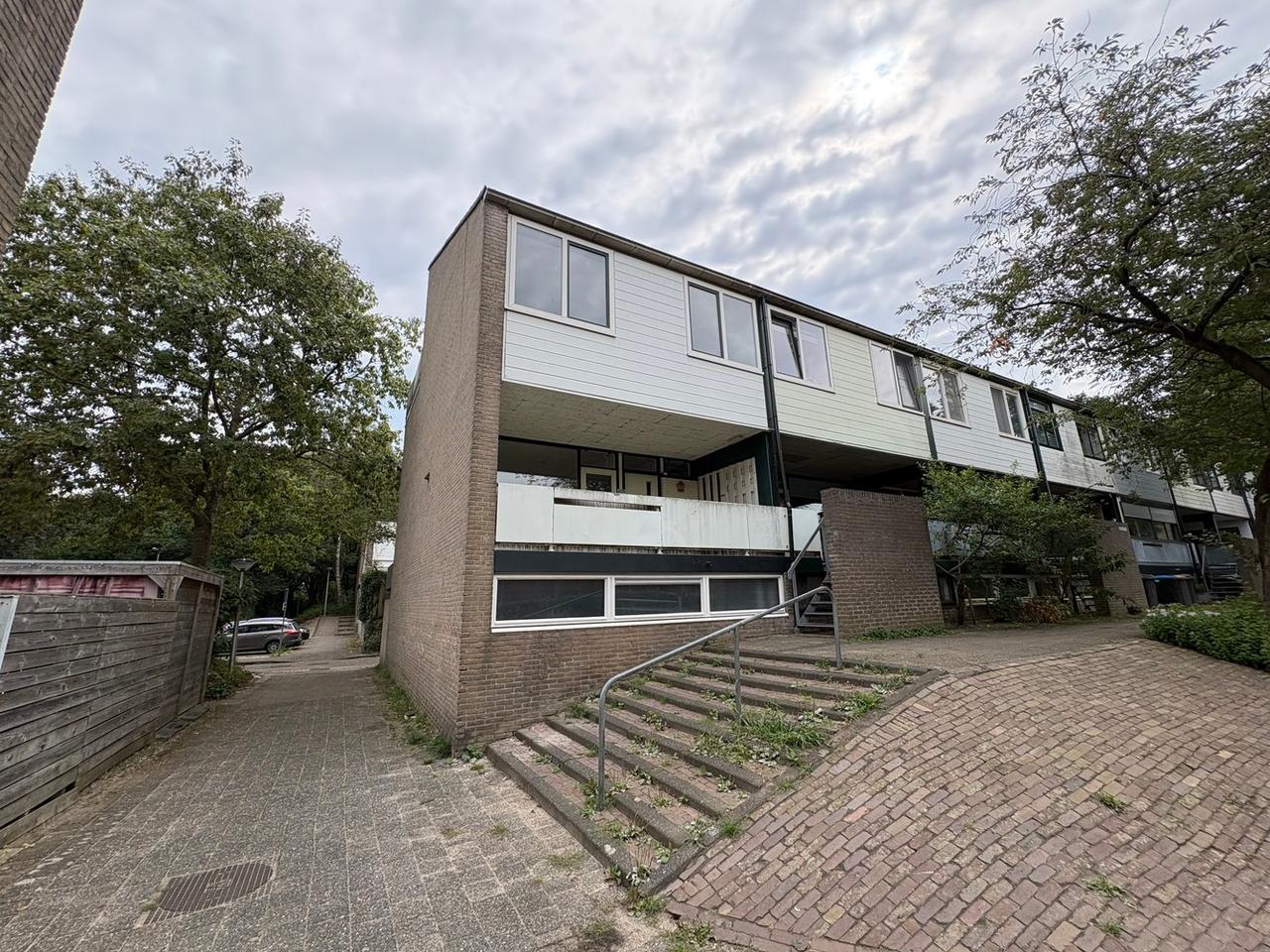 110 m² met drie slaapkamers en buitenruimte - Afbeelding 1