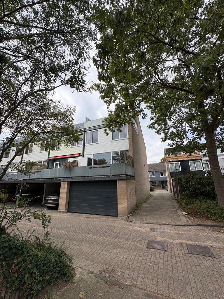 110 m² met drie slaapkamers en buitenruimte - Afbeelding 2