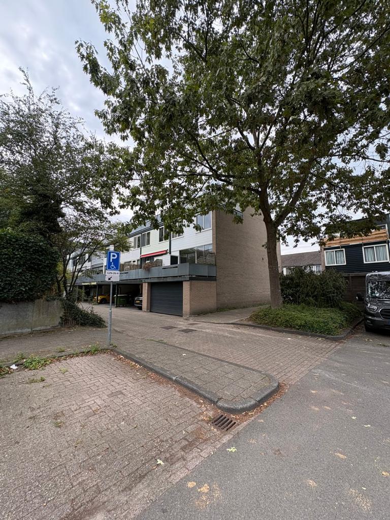 110 m² met drie slaapkamers en buitenruimte - Afbeelding 3
