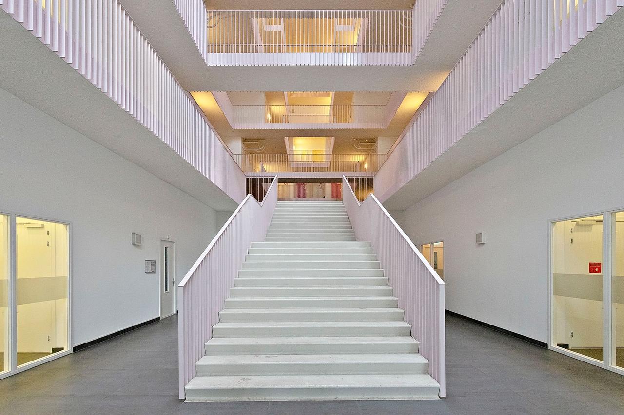 Bright 62 m² loft on the Zuidas - Image 2