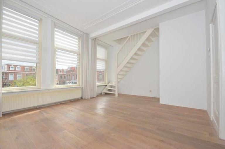 Bright apartment with spacious roof terrace - Image 4