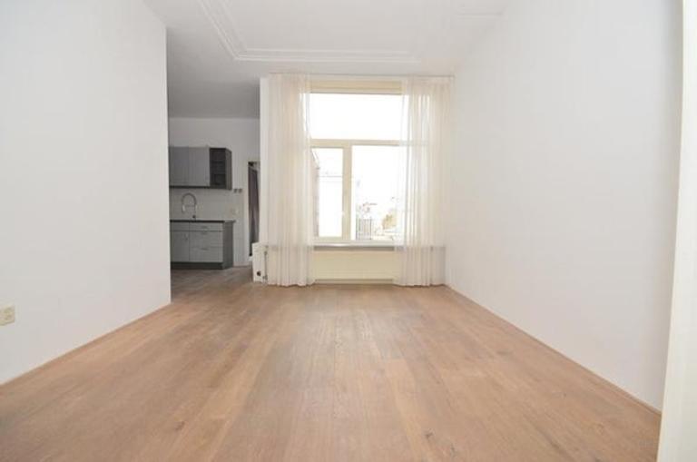Bright apartment with spacious roof terrace - Image 8