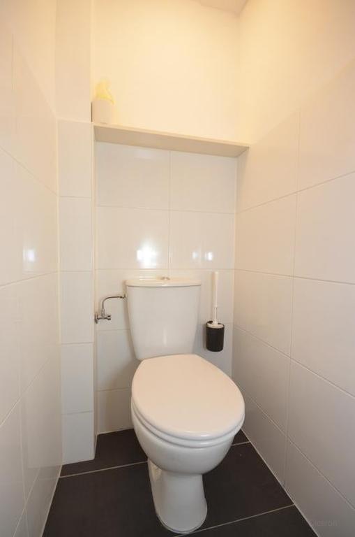 Bright apartment with spacious roof terrace - Image 19