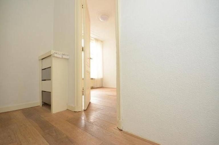 Bright apartment with spacious roof terrace - Image 21