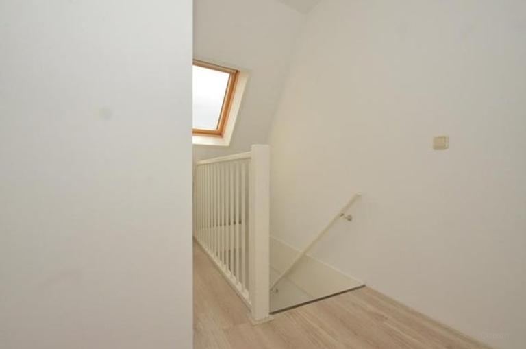 Bright apartment with spacious roof terrace - Image 22