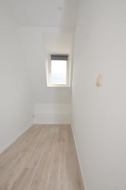 Bright apartment with spacious roof terrace - Image 27