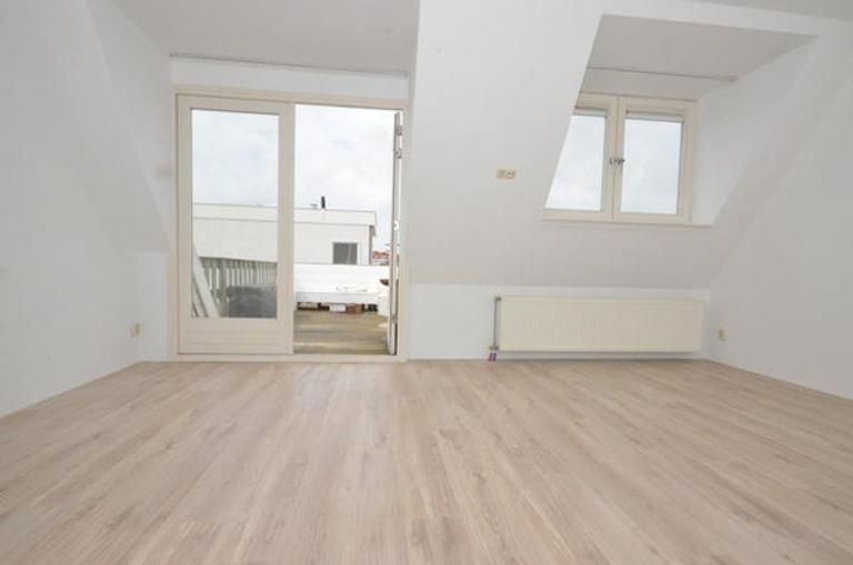 Bright apartment with spacious roof terrace - Image 28