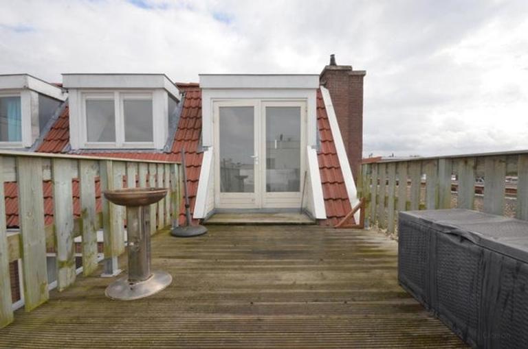 Bright apartment with spacious roof terrace - Image 30