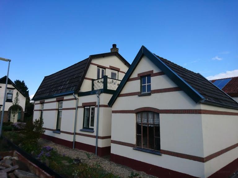 Detached home just 400 metres from the station - Image 2