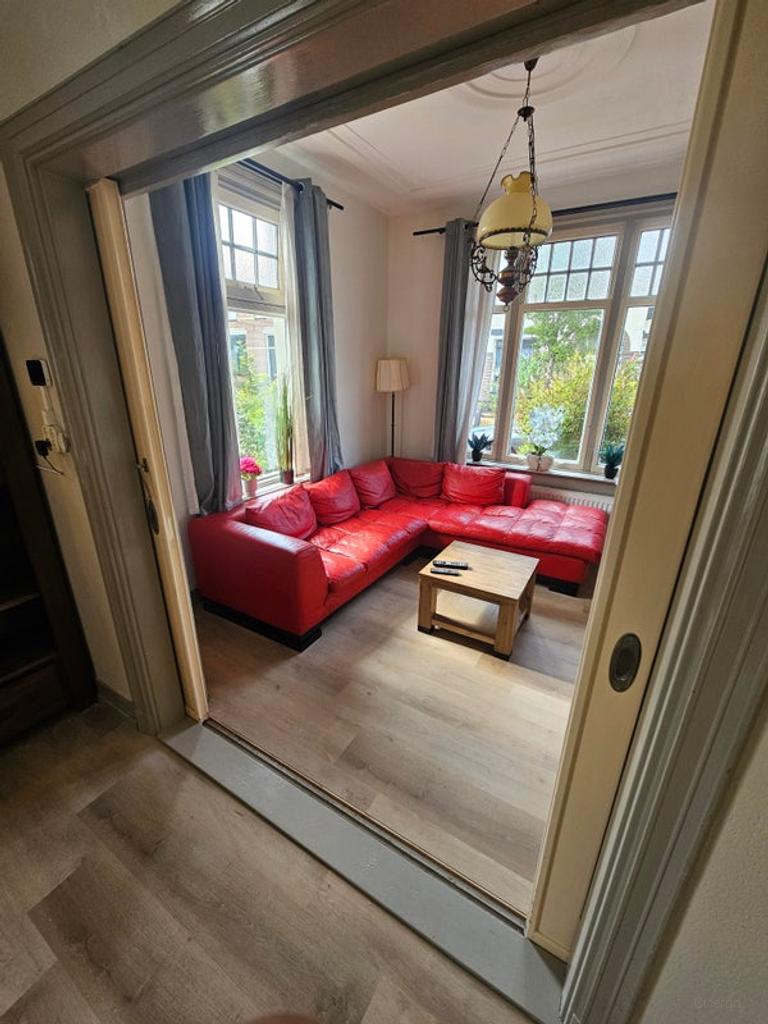 Detached home just 400 metres from the station - Image 3