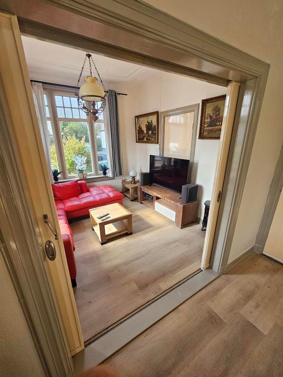 Detached home just 400 metres from the station - Image 4
