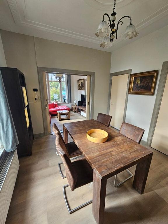 Detached home just 400 metres from the station - Image 6