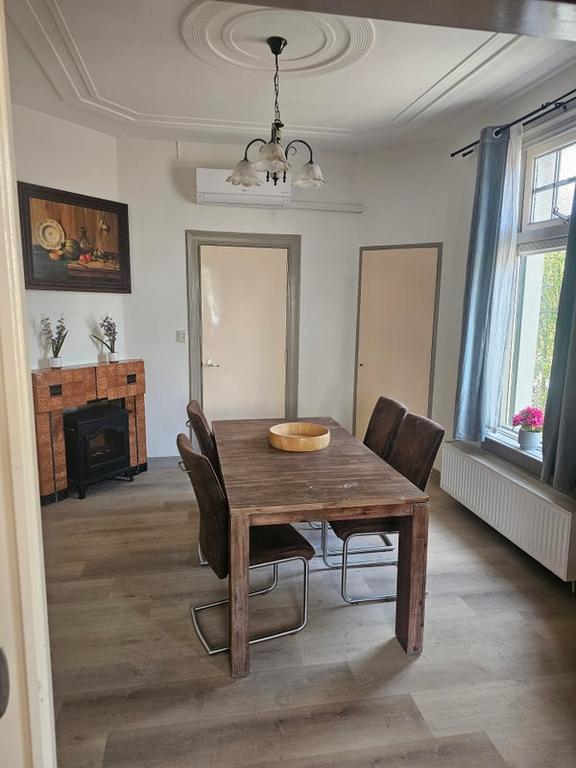 Detached home just 400 metres from the station - Image 7