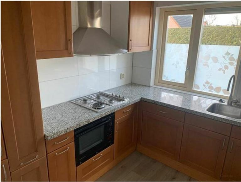 Detached home just 400 metres from the station - Image 8