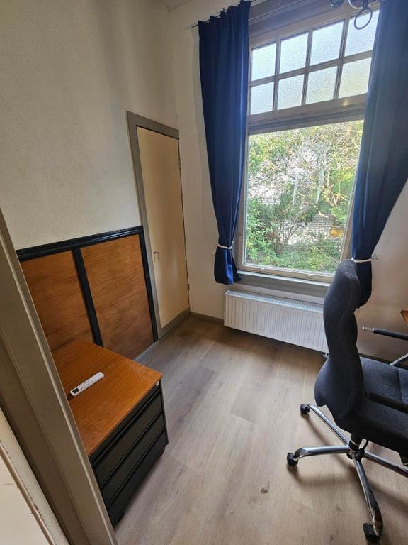 Detached home just 400 metres from the station - Image 11