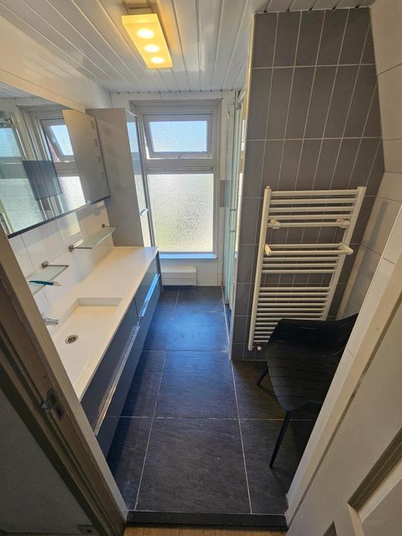 Detached home just 400 metres from the station - Image 13