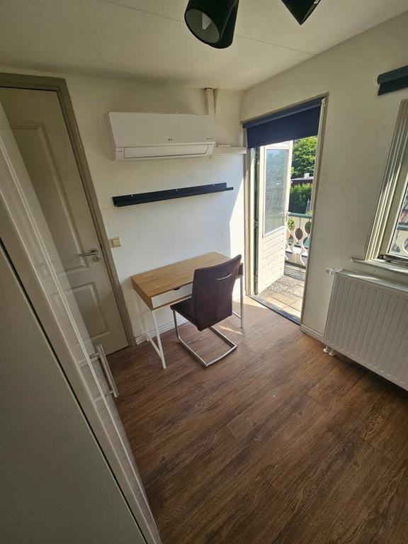 Detached home just 400 metres from the station - Image 20