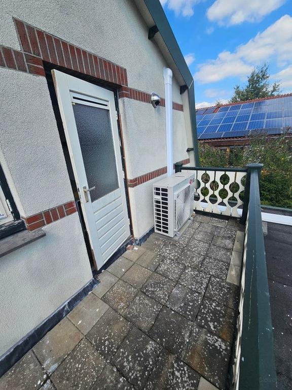 Detached home just 400 metres from the station - Image 23