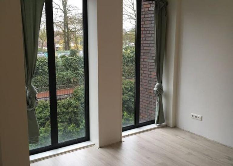 Lichte loft met balkon nabij Tilburg centrum - Afbeelding 5
