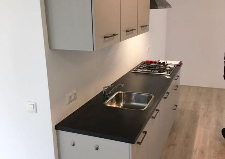 Lichte loft met balkon nabij Tilburg centrum - Afbeelding 6