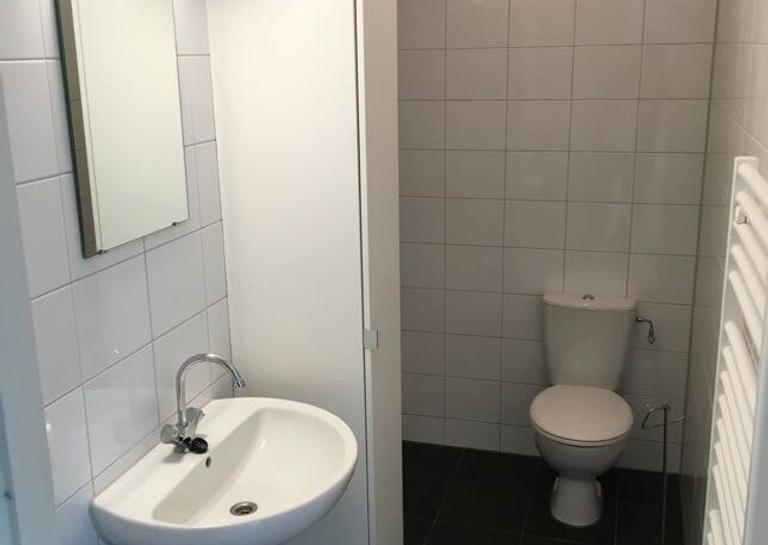 Lichte loft met balkon nabij Tilburg centrum - Afbeelding 7