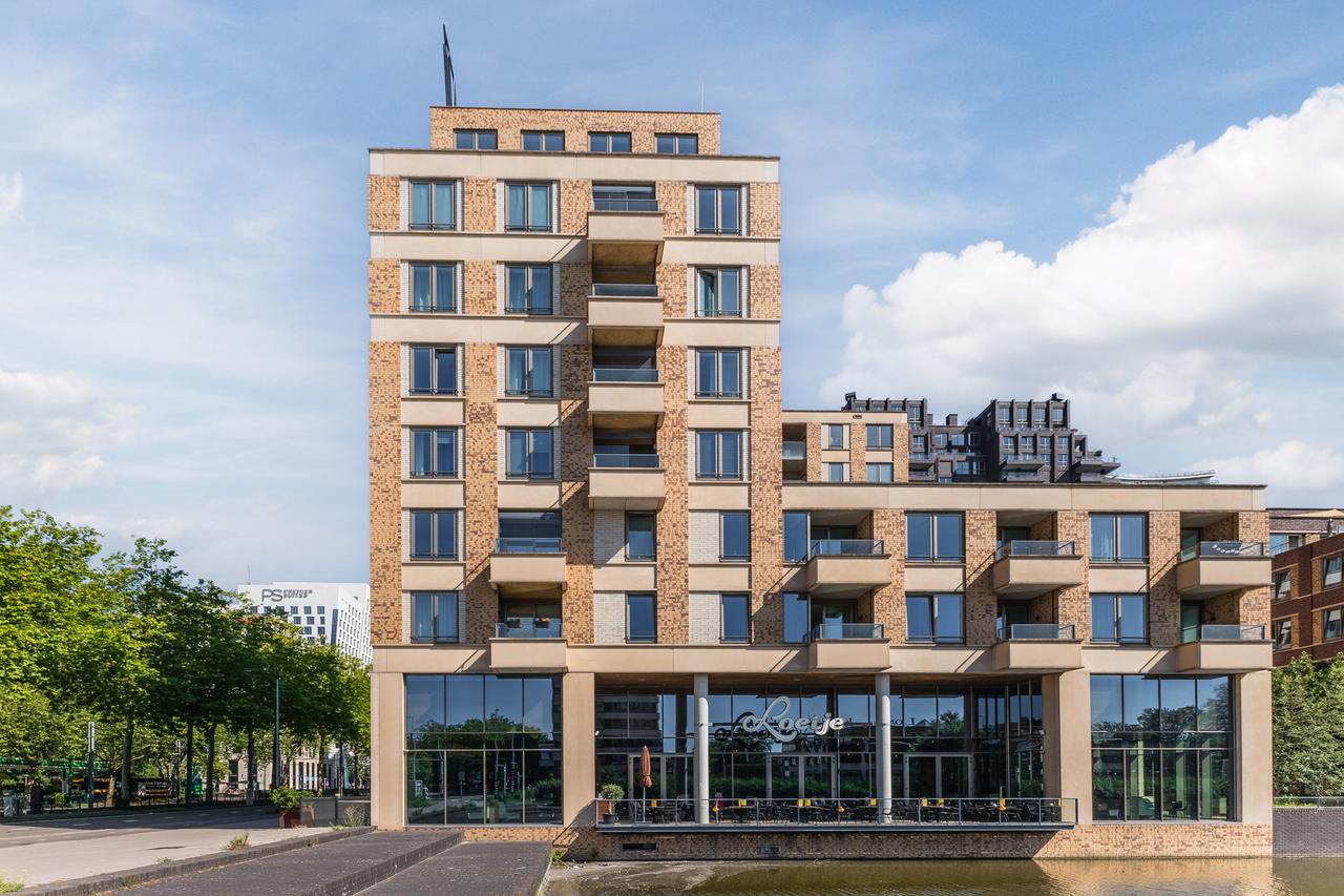 70 m² with spacious balcony on the Zuidas - Image 1